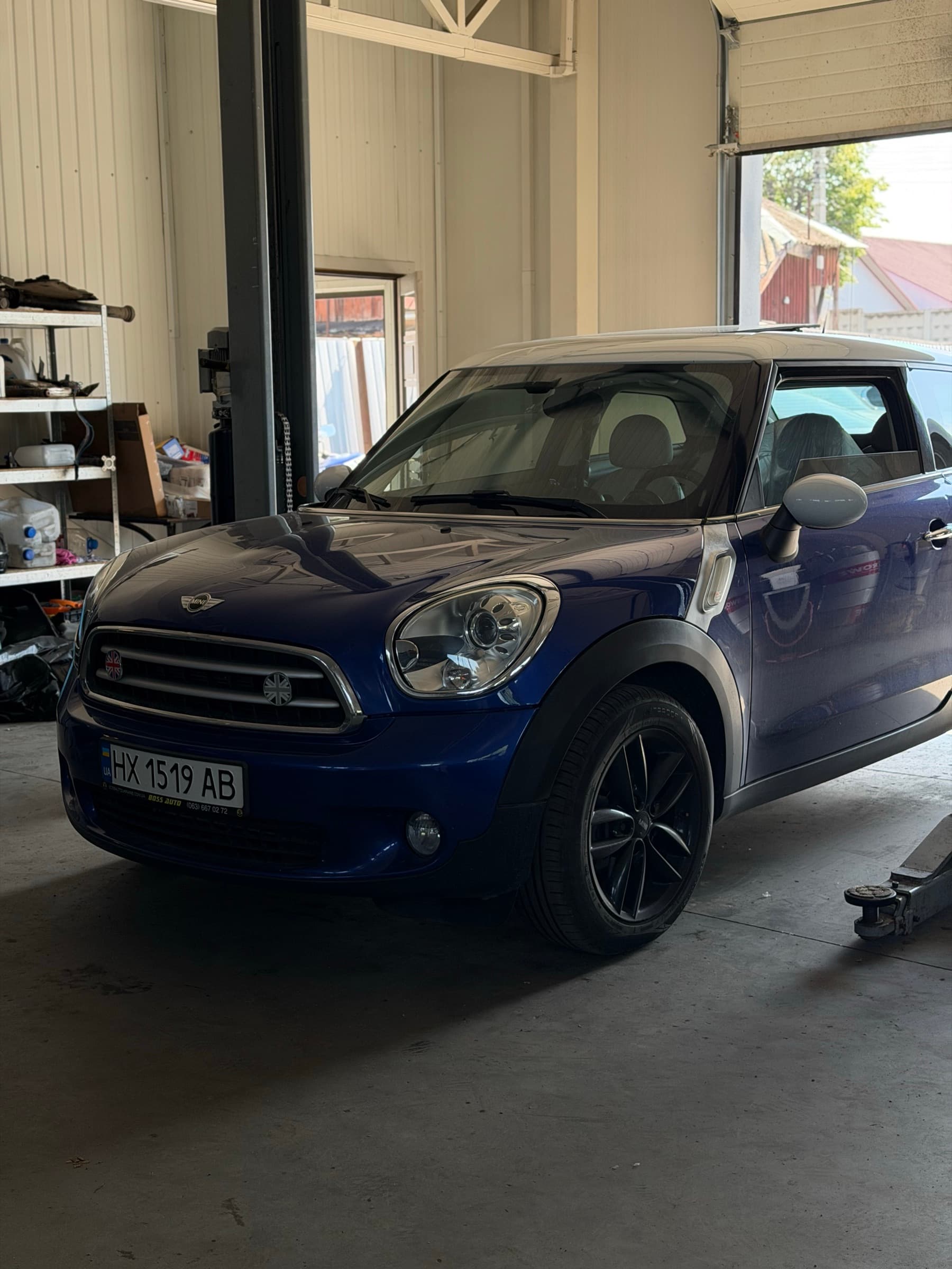 MINI Countryman у сервісі